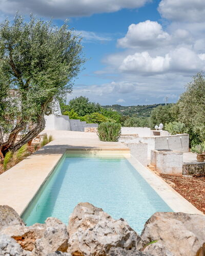 Villa La Selva: Wasser, Wolke, Eigentum, Pflanze, Himmel, Natürliche Landschaft, Baum, Gewässer, Schwimmbad, Gras