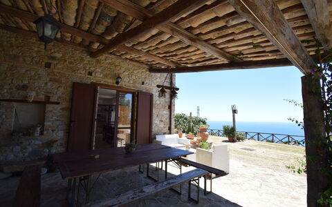 Villa Roccella Ionica, Sea View, a c: Eigentum, Pflanze, Himmel, Holz, Gebäude, Interior Design, Schatten, Die Architektur, Tabelle, Wasser