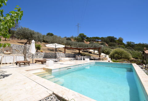 Villa Roccella Ionica, Sea View, a c: Wasser, Pflanze, Himmel, Schwimmbad, Gebäude, Baum, Gartenmöbel, Freizeit, Verbundwerkstoff, Landschaft