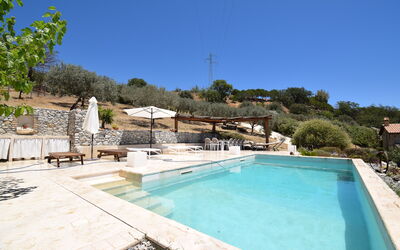 Villa Roccella Ionica, Sea View, a c: Wasser, Pflanze, Himmel, Schwimmbad, Gebäude, Baum, Gartenmöbel, Freizeit, Verbundwerkstoff, Landschaft