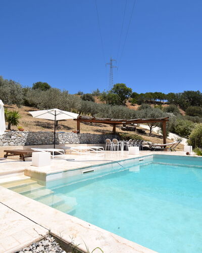 Villa Roccella Ionica, Sea View, a c: Wasser, Pflanze, Himmel, Schwimmbad, Gebäude, Baum, Gartenmöbel, Freizeit, Verbundwerkstoff, Landschaft
