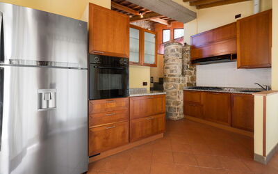 Torre 3: Küche, Küchengerät, Major Appliance, Flooring, Holz, Cabinetry, Countertop, Interior Design, Möbel, Fussboden