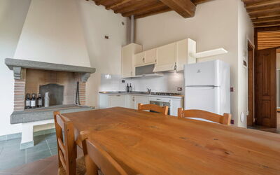 Torre 1: Holz, Flooring, Decke, Interior Design, Möbel, Zuhause, Fussboden, Küche, Cabinetry, Zimmer