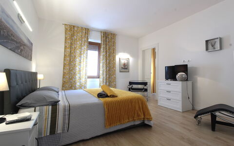 Comfort Apartment, Welness, Terrace: Möbel, Cabinetry, Komfort, Gebäude, Holz, Interior Design, Bettrahmen, Bett, Die Architektur, Fussboden