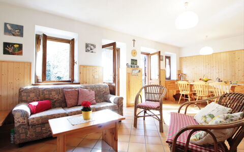 Baita a Pieve Tesino Mountain And Lake: Möbel, Tabelle, Eigentum, Bilderrahmen, Holz, Stuhl, Couch, Orange, Interior Design, Wohnzimmer