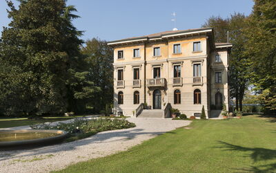 Villa Paola In Padova With Ac: Pflanze, Gebäude, Eigentum, Himmel, Fenster, Baum, Gras, Fassade, Tönungen Und Schatten