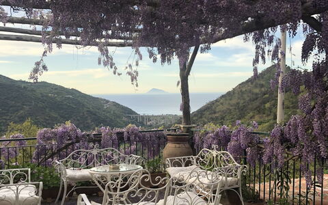 San Noto House With Pool Ac Wifi: Hügel, Gebirge, Garten, Grat, Stuhl, Tisch Im Freien, Gartenmöbel, Pergola, Outdoor Struktur