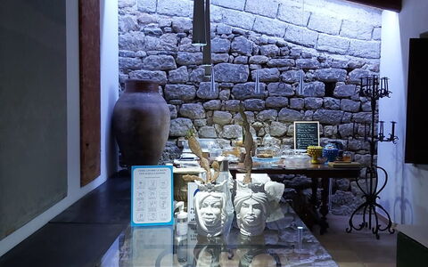 San Noto House With Pool Ac Wifi: Möbel, Tabelle, Holz, Gebäude, Interior Design, Fussboden, Flooring, Wohnzimmer, Küche, Hartholz