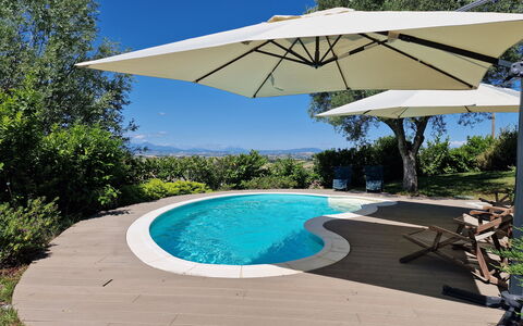 Villa Gelso: Wasser, Pflanze, Eigentum, Himmel, Schwimmbad, Regenschirm, Azurblau, Schatten, Baum, Gewässer