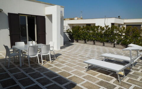 Loft San Giovanni in Gallipoli: Eigentum, Möbel, Himmel, Gebäude, Schatten, Gartenmöbel, Die Architektur, Pflanze, Interior Design, Stuhl