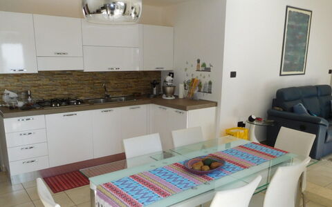 Loft San Giovanni in Gallipoli: Cabinetry, Eigentum, Countertop, Möbel, Zapfhahn, Sinken, Spüle, Interior Design, Bilderrahmen, Couch