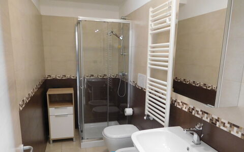 Loft San Giovanni in Gallipoli: Eigentum, Sinken, Armatur, Duschtür, Gebäude, Zapfhahn, Badezimmer, Dusche, Interior Design