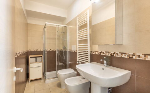 Loft San Giovanni in Gallipoli: Flooring, Fussboden, Interior Design, Armatur, Badezimmer, Decke, Zimmer, Installation, Sinken, Toilette