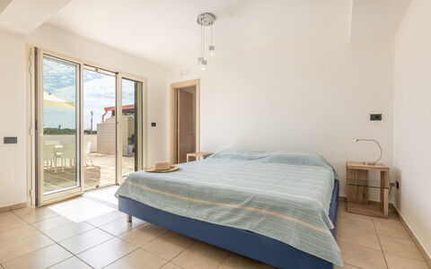 Loft San Giovanni in Gallipoli: Fussboden, Flooring, Interior Design, Decke, Wohnung, Zimmer, Schlafzimmer, Holzbeize, Bett, Stuhl