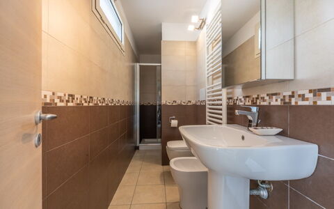 Loft San Giovanni in Gallipoli: Badezimmer, Armatur, Flooring, Fussboden, Interior Design, Sinken, Bad Sink, Zapfhahn, Installation, Toilette
