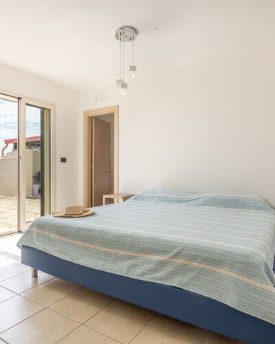 Loft San Giovanni in Gallipoli: Fussboden, Flooring, Interior Design, Decke, Wohnung, Zimmer, Schlafzimmer, Holzbeize, Bett, Stuhl