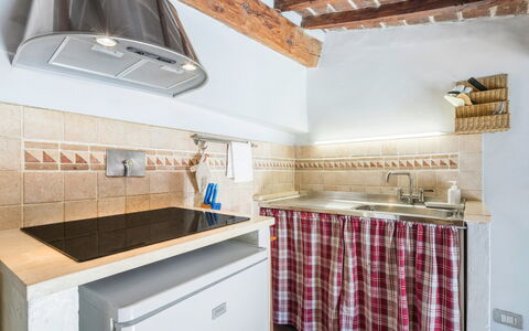 Belle Donne Apartment, Tornabuoni, Florence, Wifi: Cabinetry, Eigentum, Zapfhahn, Countertop, Produkt, Armatur, Gebäude, Küche, Sinken, Holz