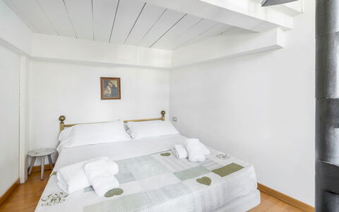 Belle Donne Apartment, Tornabuoni, Florence, Wifi: Eigentum, Gebäude, Komfort, Holz, Interior Design, Flooring, Fussboden, Haus, Bett