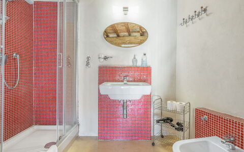 Belle Donne Apartment, Tornabuoni, Florence, Wifi: Zapfhahn, Armatur, Eigentum, Sinken, Gebäude, Bad Sink, Lila, Interior Design, Badezimmer, Holz