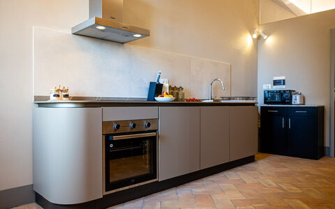 Appartamento Vagnucci: Cabinetry, Countertop, Gebäude, Herd, Küche, Holz, Küchengerät, Beleuchtung, Haushaltsgerät, Interior Design