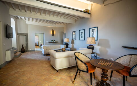 Appartamento Vagnucci: Tabelle, Möbel, Gebäude, Bilderrahmen, Couch, Komfort, Interior Design, Flooring, Wohnzimmer, Fussboden