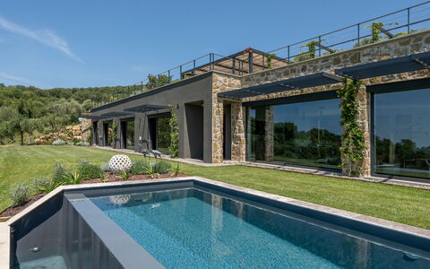 Villa Paradise: Wasser, Himmel, Pflanze, Eigentum, Daytime, Botanik, Azurblau, Schwimmbad, Die Architektur, Gras
