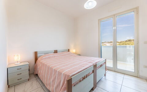Apartment Balcony Sea View - Gallipoli: Gebäude, Möbel, Eigentum, Komfort, Cabinetry, Holz, Bettrahmen, Interior Design, Bett