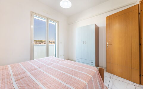 Apartment Balcony Sea View - Gallipoli: Möbel, Eigentum, Gebäude, Holz, Fenster, Interior Design, Komfort, Fussboden, Flooring