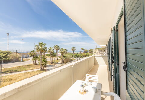 Apartment Balcony Sea View - Gallipoli: Himmel, Wolke, Eigentum, Pflanze, Gebäude, Schatten, Baum, Haus, Grundeigentum, Arecales