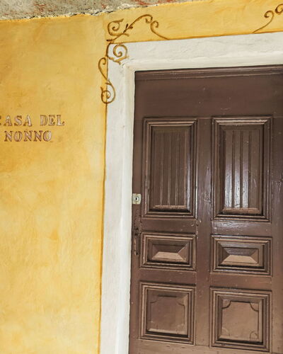 Alberto: Braun, Tür, Holz, Rechteck, Gelb, Home Door, Gebäude, Farbe