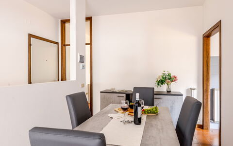 Fano Suite Apartment: Eigentum, Möbel, Tabelle, Gebäude, Blumentopf, Pflanze, Komfort, Zimmerpflanze, Orange, Interior Design