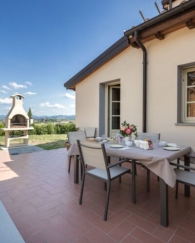 Villacolle 1, Poggio a Caiano, Hot Tub, Wifi, Ac: Tabelle, Pflanze, Himmel, Eigentum, Möbel, Fenster, Wolke, Gebäude, Azurblau, Blumentopf