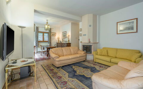 Santa Colomba House, Siena, Nature And Pool: Bilderrahmen, Couch, Möbel, Tabelle, Interior Design, Wohnzimmer, Holz, Fussboden, Komfort, Flooring