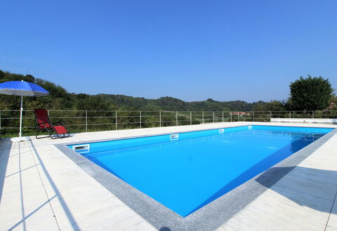 La Casa Dei Nonni, House With Private Pool, Torino: Wasser, Himmel, Gebäude, Eigentum, Schwimmbad, Azurblau, Rechteck, Baum, Haus, Gartenmöbel