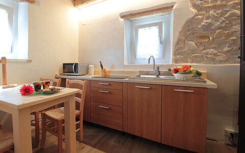 Baita Tersilia Mountain And Lake, Veneto: Möbel, Holz, Flooring, Interior Design, Countertop, Küche, Fussboden, Küchengerät, Armatur, Geschirr
