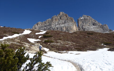Baita Tersilia Mountain And Lake, Veneto: Himmel, Berg, Schnee, Natürliche Landschaft, Steigung, Hochland, Pflanze, Terrain, Eiskappe, Glazialmorphologie