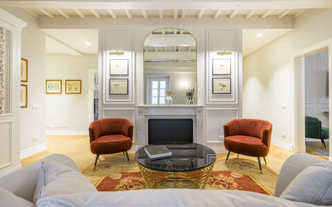 Albizi Penthouse Luxury Apartment In Florence By P: Möbel, Bilderrahmen, Komfort, Wohnzimmer, Holz, Interior Design, Fernsehen, Club Chair, Flooring, Fussboden