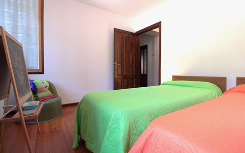 Apartment With Garden, Del Corlo Lake, Belluno: Eigentum, Gebäude, Möbel, Komfort, Holz, Schatten, Fussboden, Flooring, Haus, Hartholz