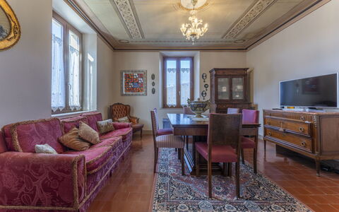 Orazio Liberty House,Lunigiana, Nature: Möbel, Eigentum, Bilderrahmen, Gebäude, Tabelle, Couch, Cabinetry, Lila, Holz, Beleuchtung