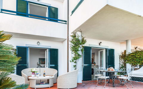 Villa Golfo Di Napoli With Private Pool: Pflanze, Möbel, Gebäude, Fenster, Tabelle, Azurblau, Zimmerpflanze, Stuhl, Blumentopf, Interior Design