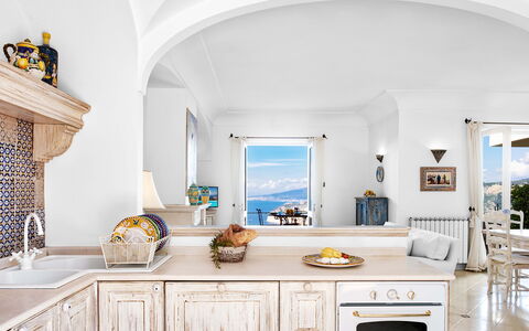 Villa Golfo Di Napoli With Private Pool: Countertop, Cabinetry, Azurblau, Holz, Zapfhahn, Gebäude, Küche, Interior Design, Flooring, Fussboden