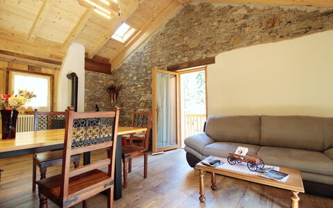 Baita La Ciamorza, Dolomiti, Veneto: Tabelle, Möbel, Eigentum, Pflanze, Bilderrahmen, Couch, Holz, Zimmerpflanze, Interior Design, Komfort