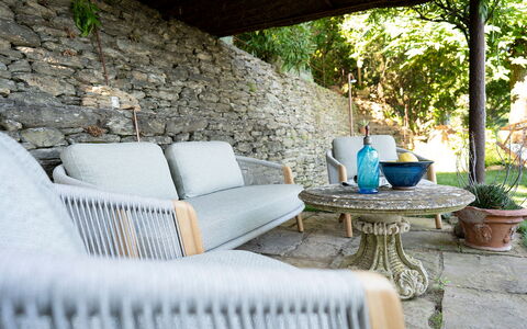 La Casa Sul Forte: Pflanze, Eigentum, Möbel, Tabelle, Couch, Gartenmöbel, Interior Design, Wohnzimmer, Gras