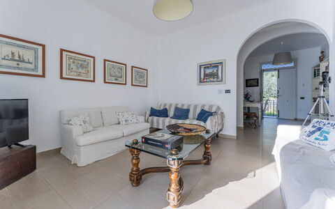 Breath-taking Portofino Promontory Seaview: Möbel, Interior Design, Flooring, Couch, Fussboden, Decke, Zimmer, Wohnzimmer, Tabelle, Zuhause