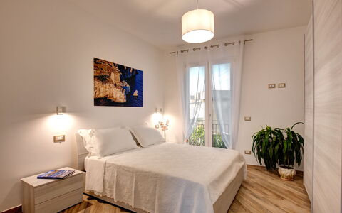 Clementine Country House: Pflanze, Eigentum, Möbel, Komfort, Holz, Beleuchtung, Textil, Interior Design, Fenster, Flooring