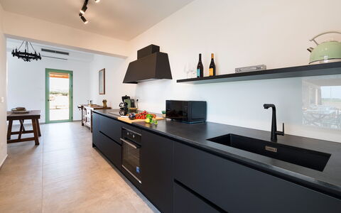 Cavial: Cabinetry, Countertop, Sinken, Spüle, Zapfhahn, Küche, Beleuchtung, Interior Design, Holz, Haushaltsgerät