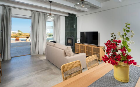 Villa Paolina: Blume, Eigentum, Möbel, Pflanze, Gebäude, Couch, Komfort, Beleuchtung, Interior Design, Wohnzimmer