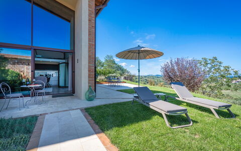 Melaiolo Modern Apartment With Pool, Montaione, To: Pflanze, Himmel, Möbel, Eigentum, Tabelle, Stuhl, Azurblau, Schatten, Gartenmöbel, Die Architektur