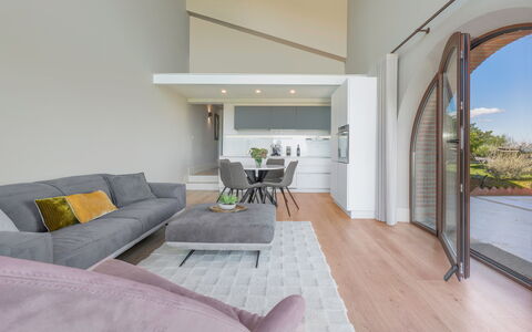 Melaiolo Modern Apartment With Pool, Montaione, To: Pflanze, Couch, Komfort, Tabelle, Interior Design, Holz, Wohnzimmer, Gebäude, Schatten, Fussboden
