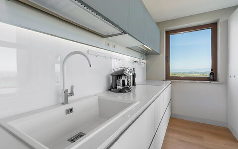 Melaiolo Modern Apartment With Pool, Montaione, To: Eigentum, Zapfhahn, Badezimmerschrank, Armatur, Cabinetry, Sinken, Gebäude, Fenster, Badezimmer, Fussboden